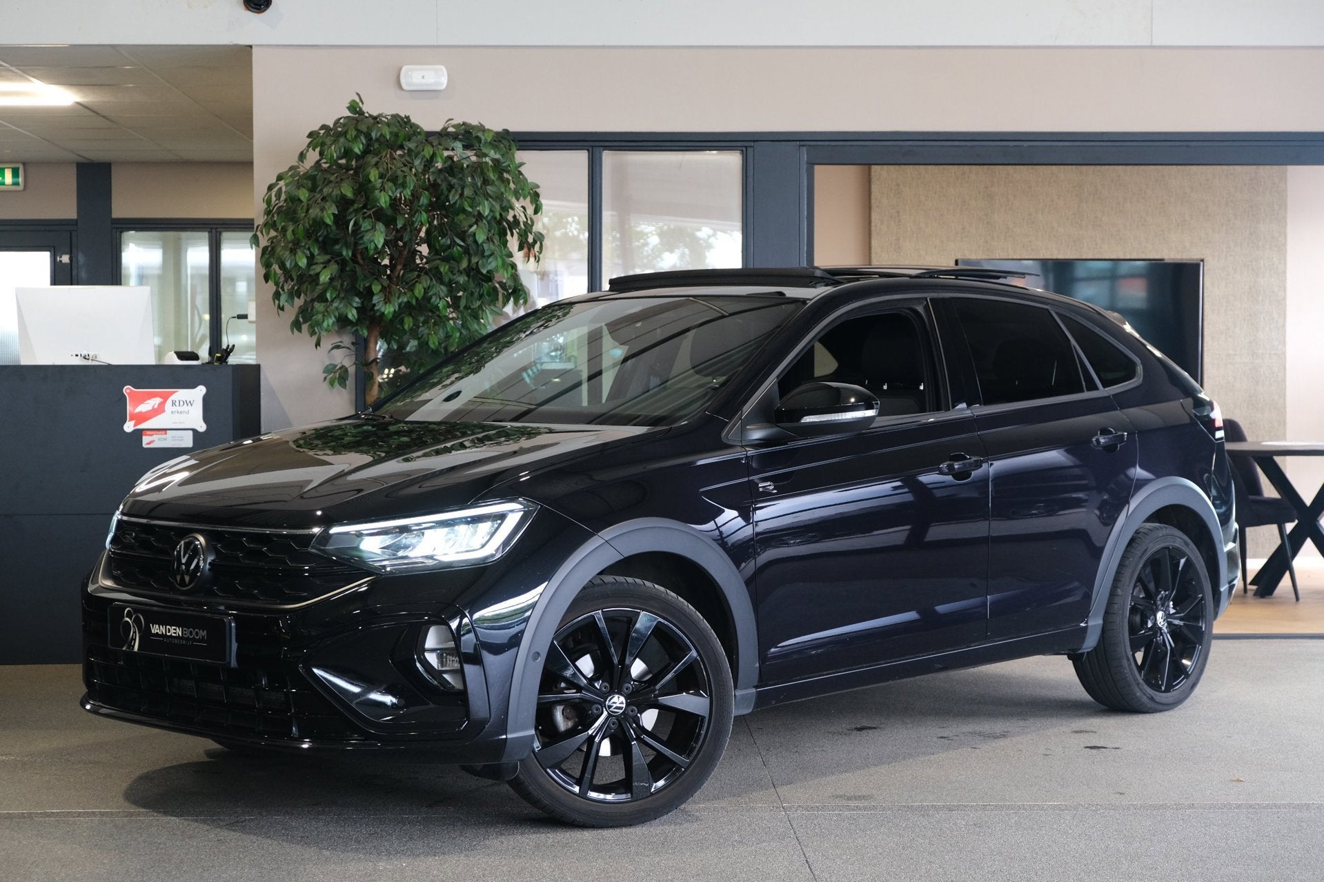 Volkswagen Taigo 1.0 TSI 2x R-Line 116PK Facelift Pano Black, Auto's, Dealer onderhouden, Gebruikt, 1144 kg, Zwart