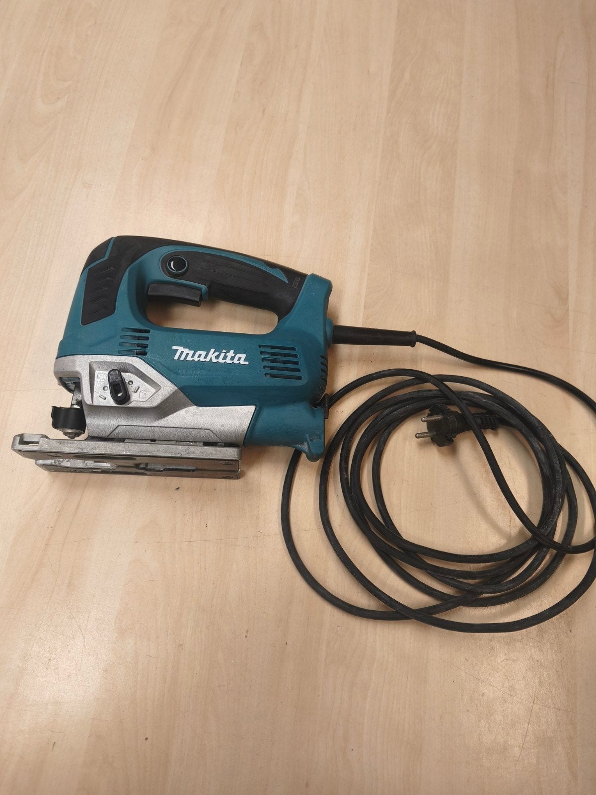 makita decoupeerzaag jv0600 DEFECTE, Doe-het-zelf en Verbouw, Decoupeerzaag, Ophalen of Verzenden, Makita, 30 tot 70 mm