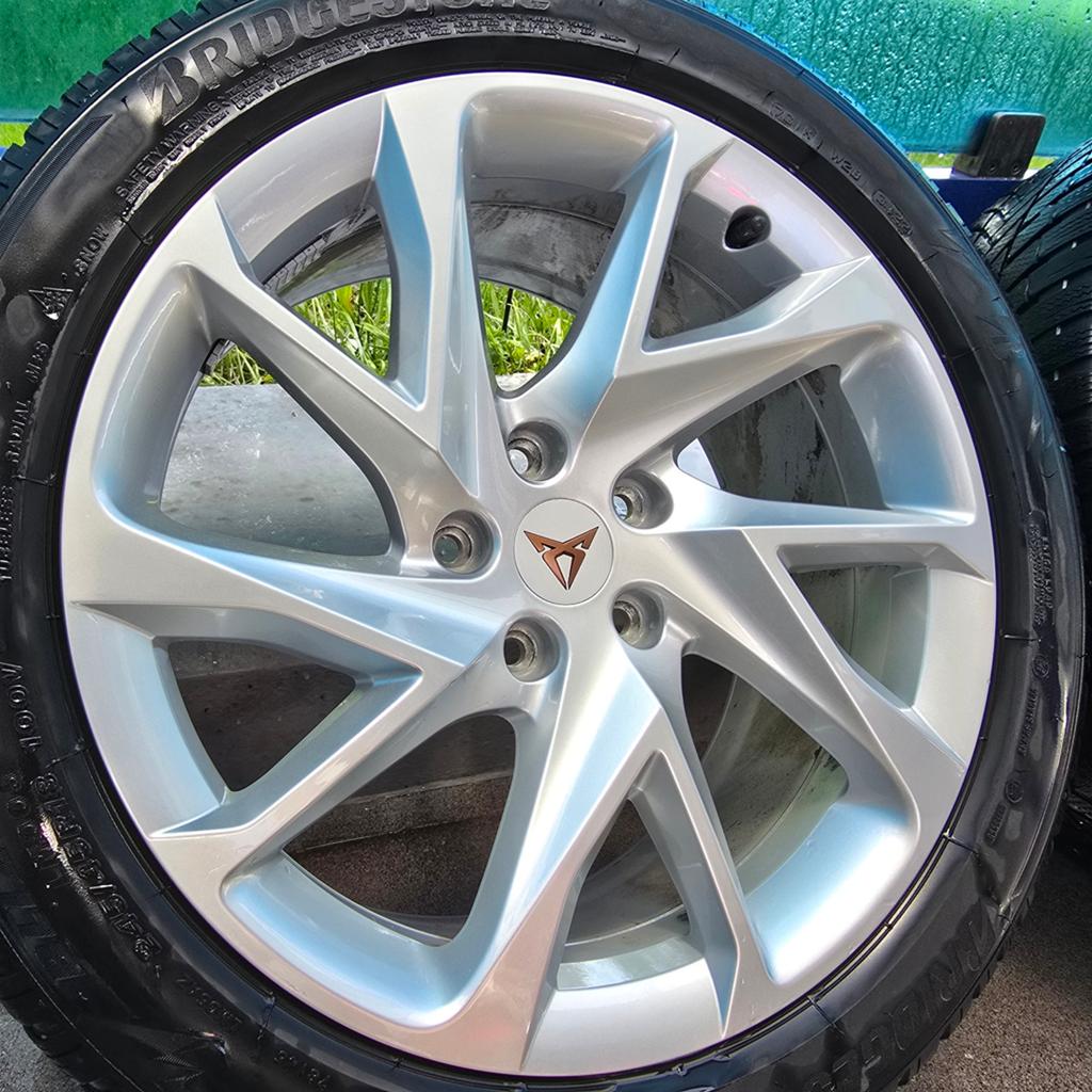 Origineel Cupra Formentor winterset 245-45-18 TPMS, Auto-onderdelen, Banden en Velgen, Ophalen, 18 inch, 245 mm, Dewielbasis@outlook.com