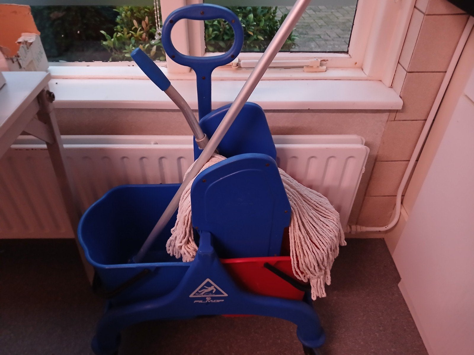 Mop trolley, Ophalen