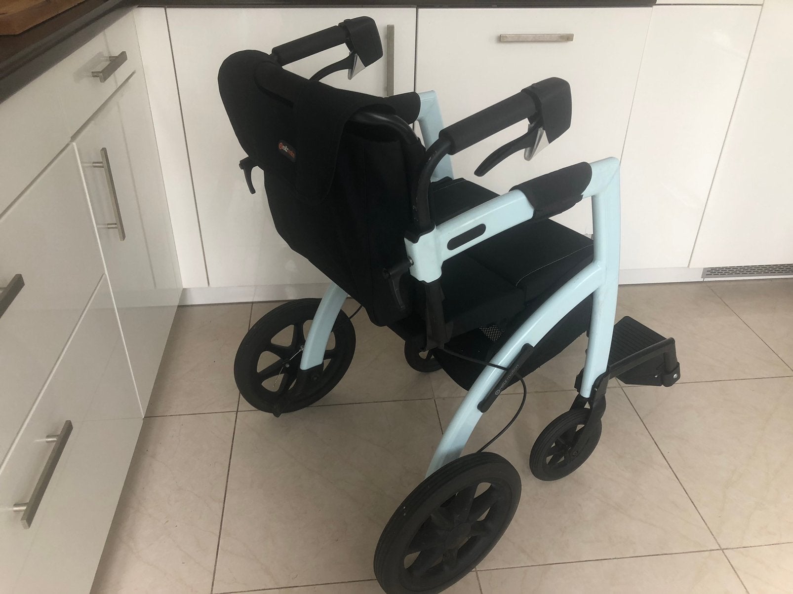 Gratis trust binne rollater bij rollz motion, Diversen, Rolstoelen, Zo goed als nieuw, Duwrolstoel, Ophalen