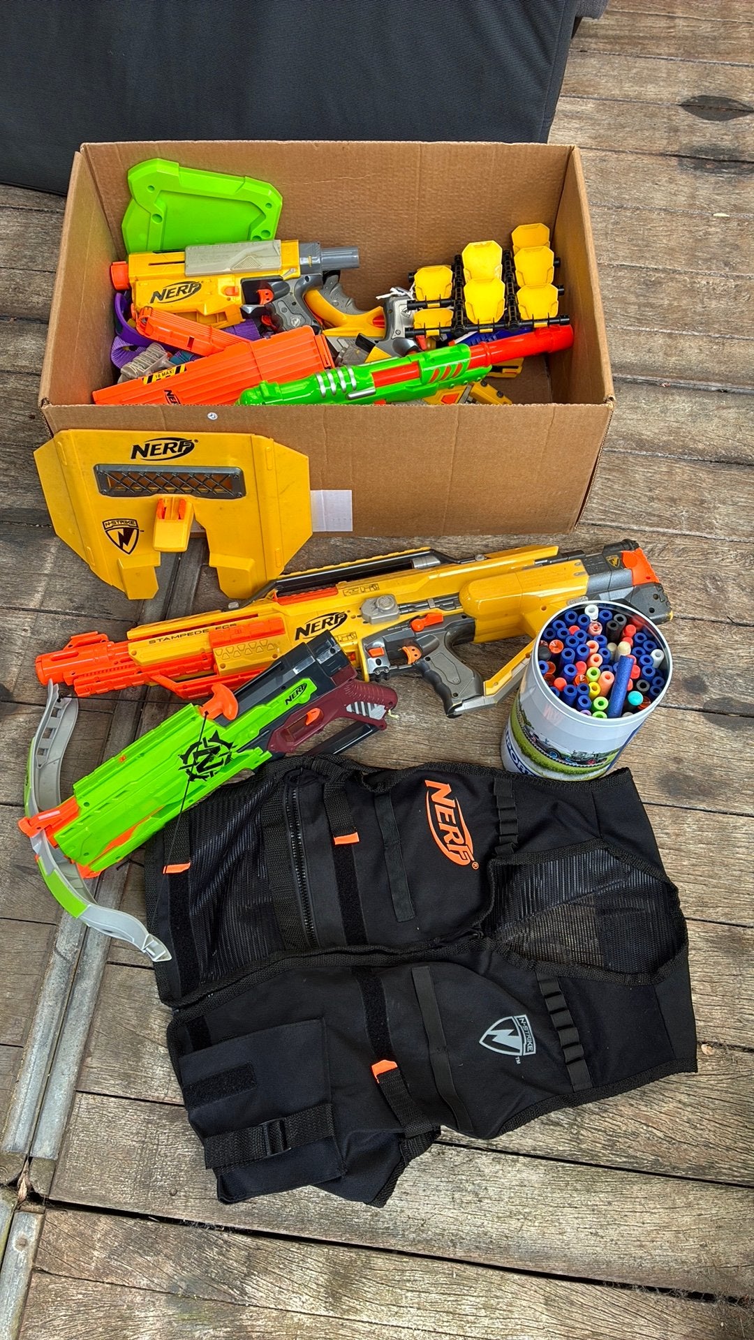 Doos vol Nerf speelgoed, incl hesje en veiligheidsbril, Ophalen of Verzenden, Gebruikt