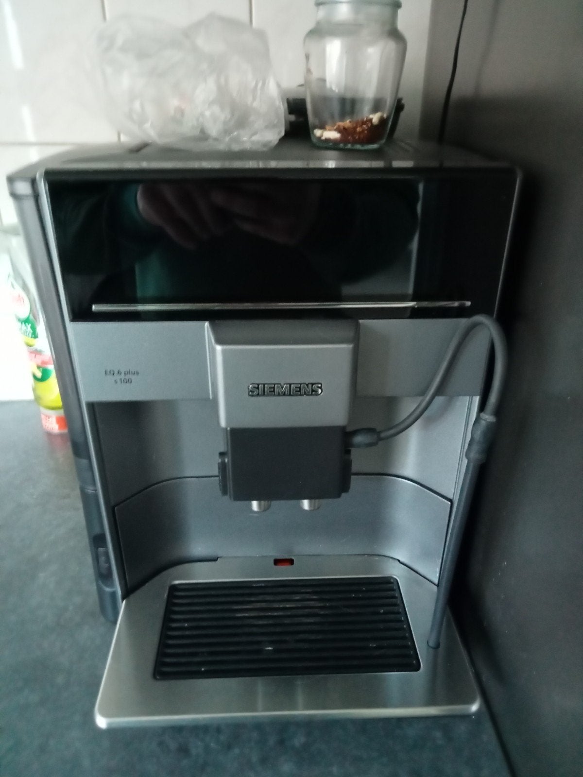 Siemens EQ.6 plus s100 volautomatische espressomachine, Gebruikt, Espresso apparaat, 4 tot 10 kopjes, Afneembaar waterreservoir