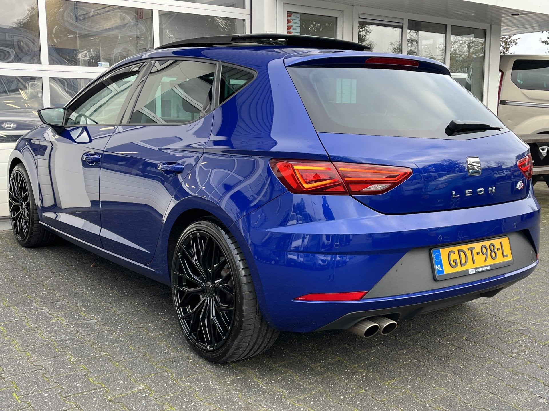 SEAT Leon 1.8 TSI FR 180 pk Panoramadak 19" lichtmetalen vel, Auto's, Voorwielaandrijving, Dealer onderhouden, Gebruikt, 4 cilinders