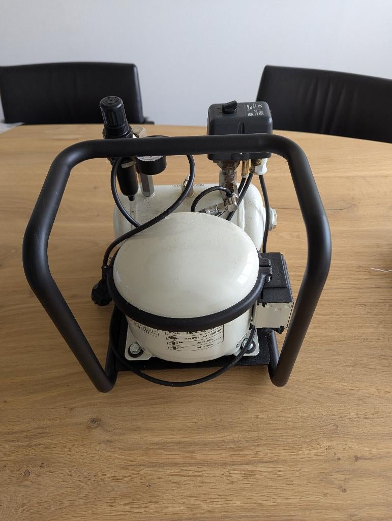 TechAir compressor - 8 bar, Doe-het-zelf en Verbouw, Compressors, Ophalen, Gebruikt, 6 tot 10 bar, Minder dan 200 liter/min