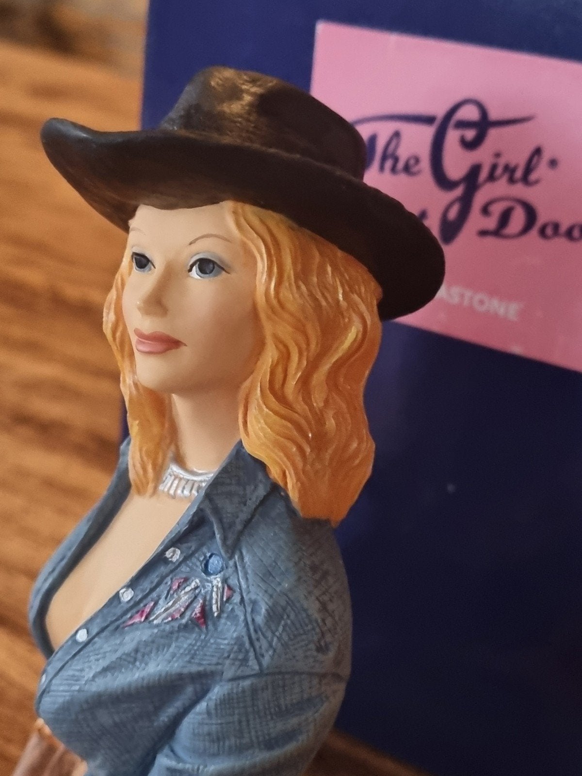 Trigger Trudy Pin-up beeldje - The Girl Next Door, Ophalen of Verzenden, Nieuw, Mens
