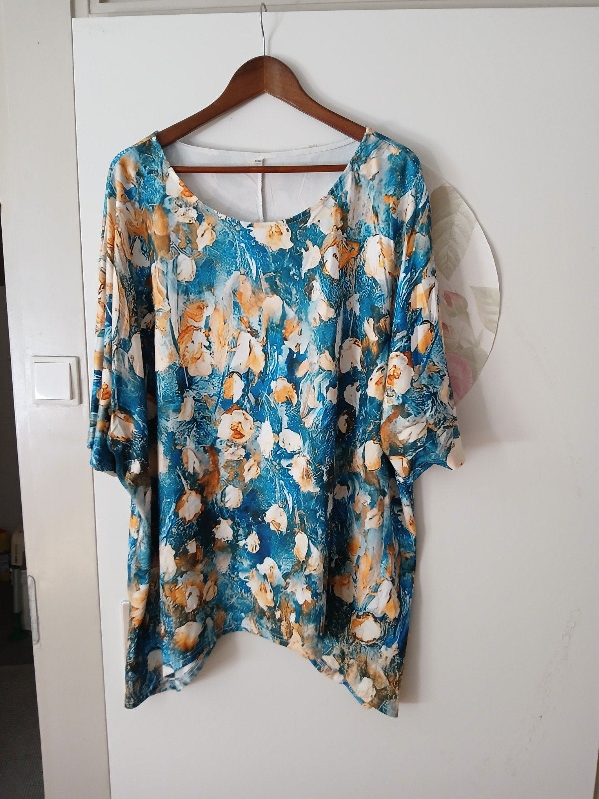 Nieuwe 5XL Tuniek met Bloemenprint, Kleding | Dames, Grote Maten, Ophalen of Verzenden, Nieuw, Meerkleurig