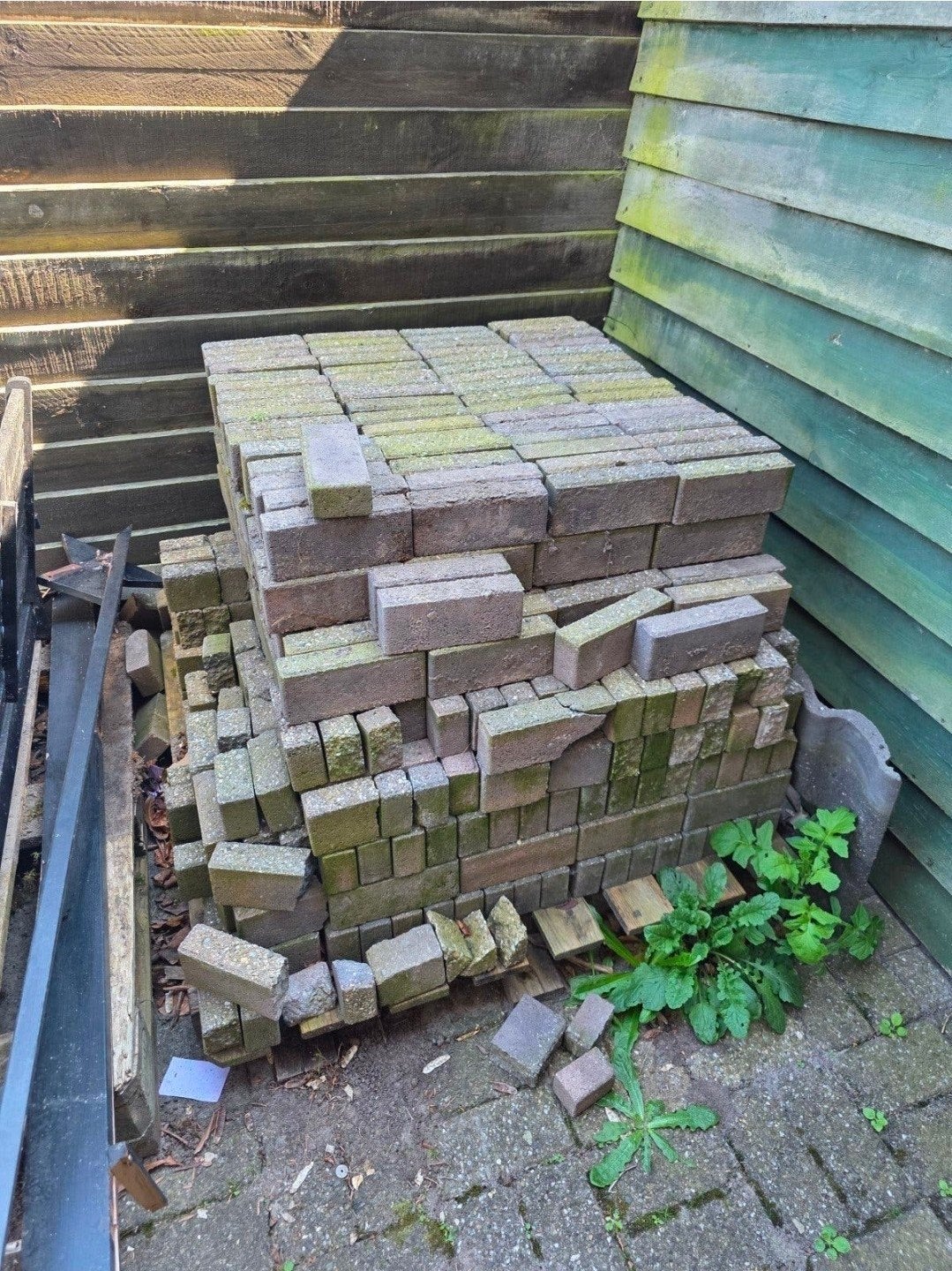 Gratis stapel klinkers af te halen, Tuin en Terras, Tegels en Klinkers, Ophalen, Gebruikt, Beton, Klinkers