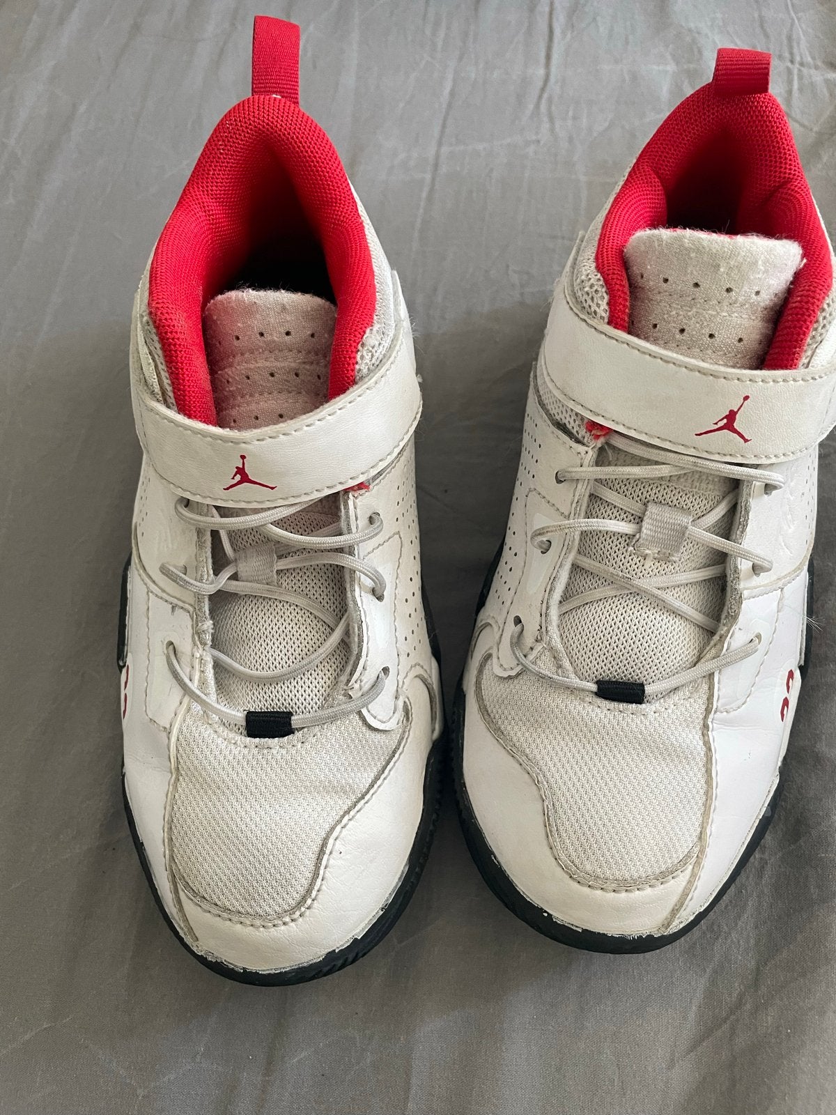Jordan sneakers wit met rood, maat 31, Ophalen of Verzenden, Gebruikt, Jongen of Meisje, Sportschoenen