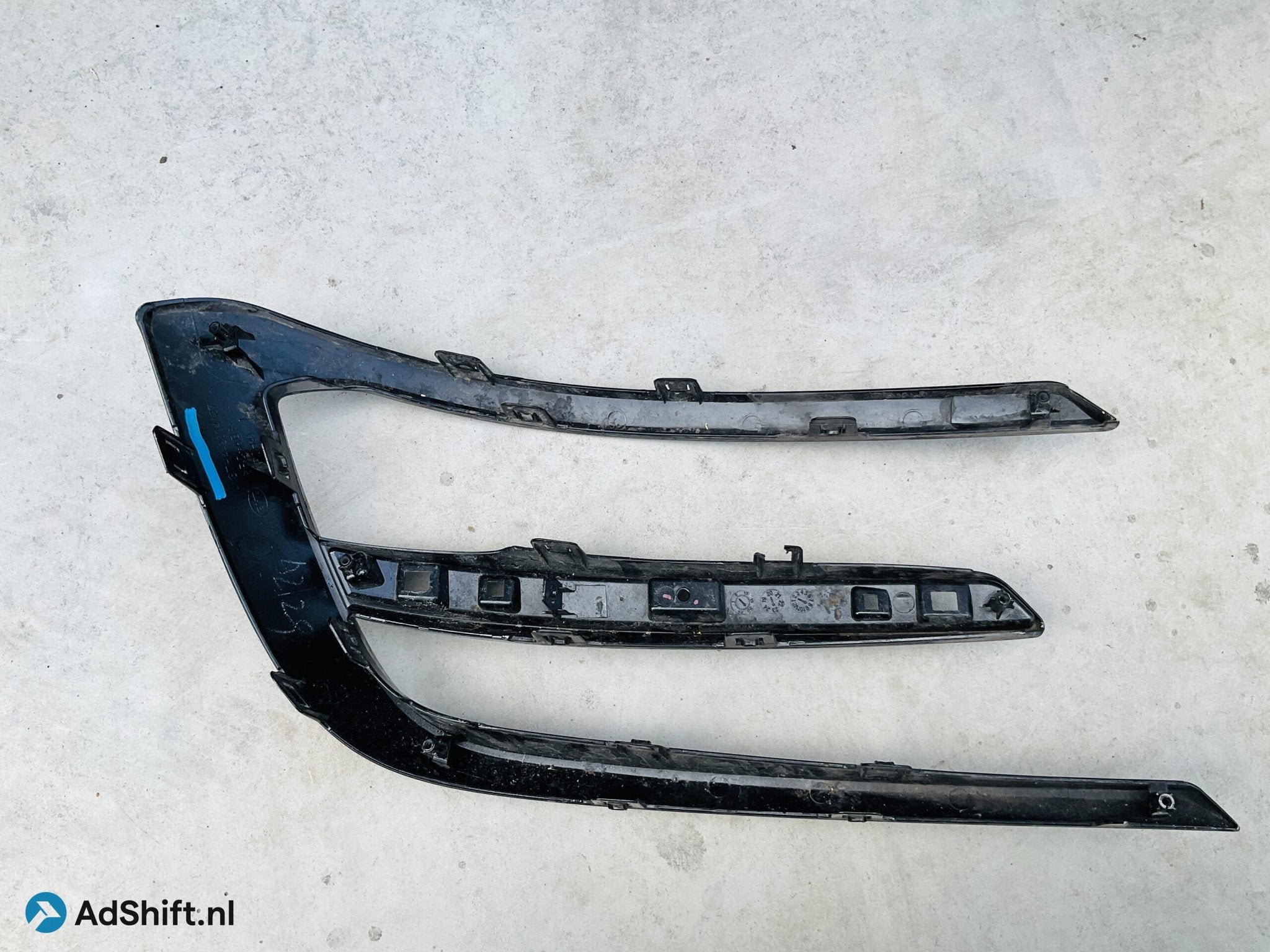 Bumper Grill BYD tang STHA- 2804137 Achterbumper Decoratieve