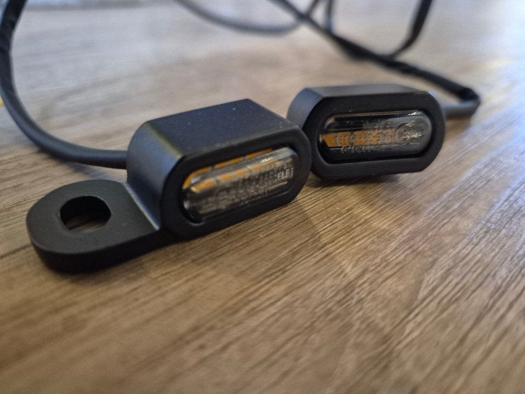 Knipperlichten Stuurmontage + E-keur 2*3 LED Sportster 04-23, Ophalen of Verzenden