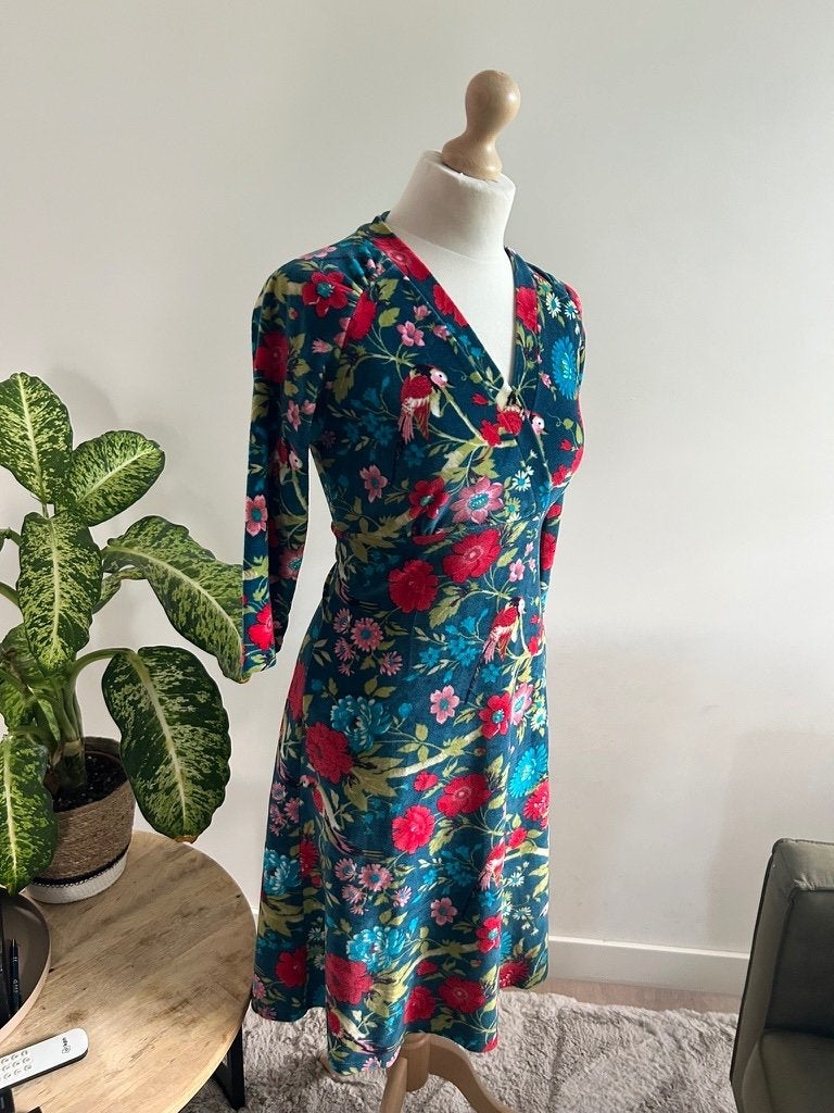 King Louie maat M velvet cross jurk 3491, Kleding | Dames, Maat 38/40 (M), Blauw, Ophalen of Verzenden, Zo goed als nieuw