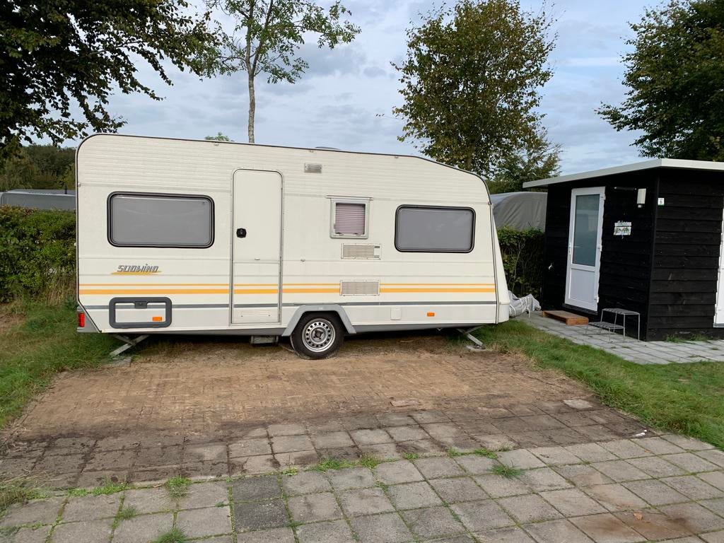 Knaus 8605 Sudwind, Caravans en Kamperen, Vast bed, Rondzit, 750 - 1000 kg, Particulier