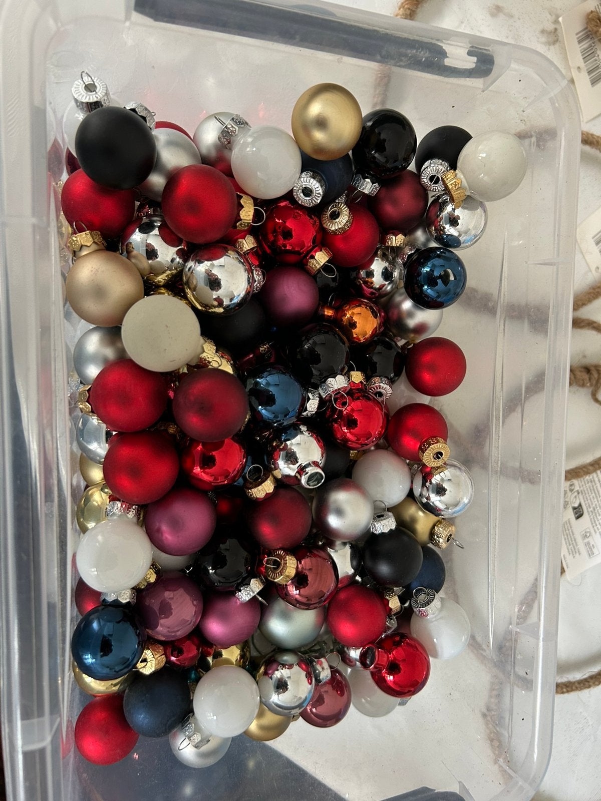 Doosje mer mini glazen kerstballen, 9 kransen, Ophalen of Verzenden, Nieuw, Overige typen