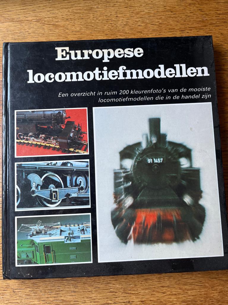 Europese locomotiefmodellen - Spoorwegmodelbouw boek, Ophalen of Verzenden, Gelezen, Overige onderwerpen