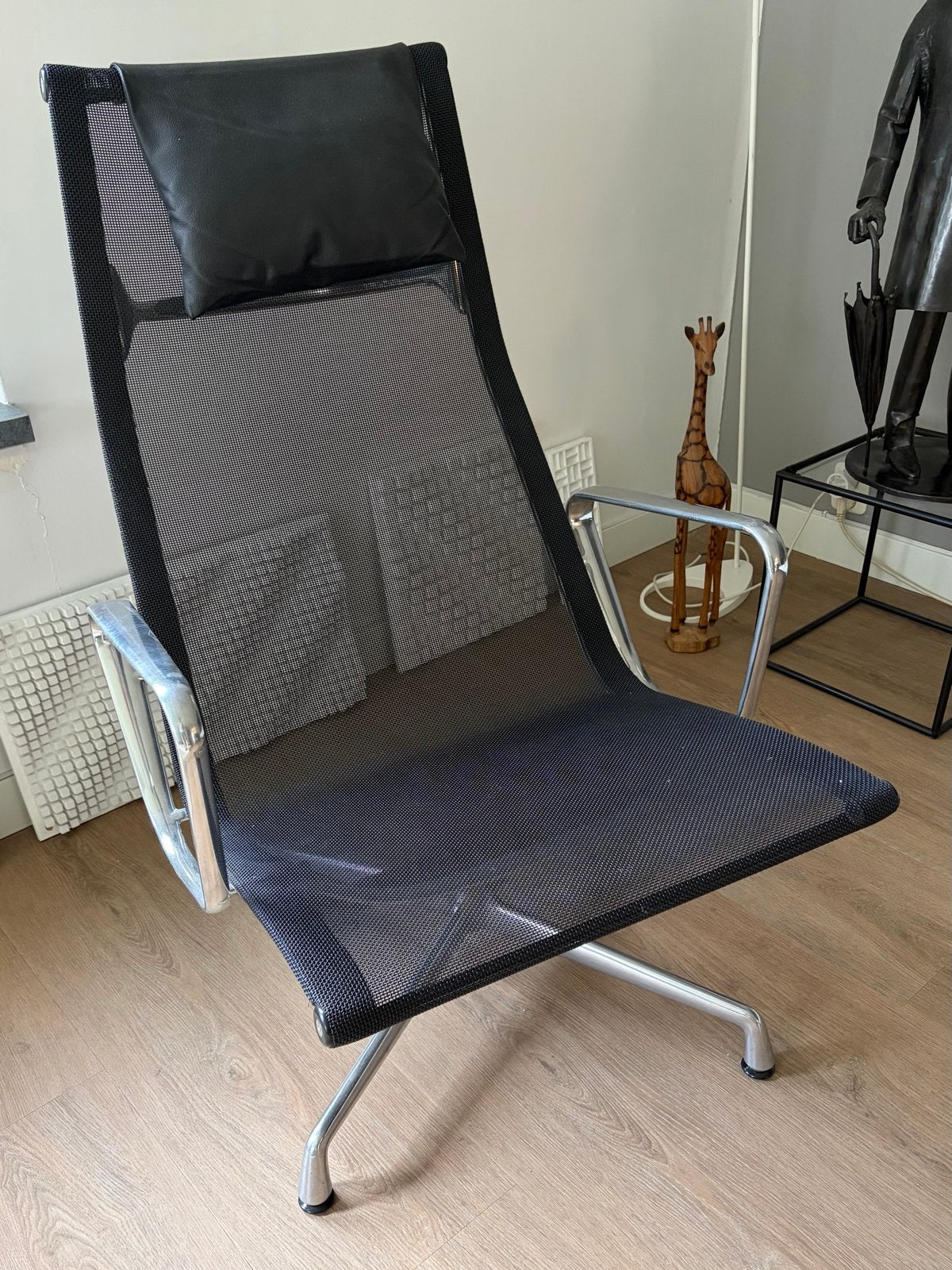 Vitra Eames EA 222 Lounge Chair - Zwart Netweave, Gebruikt, Zwart, Design, Ophalen of Verzenden