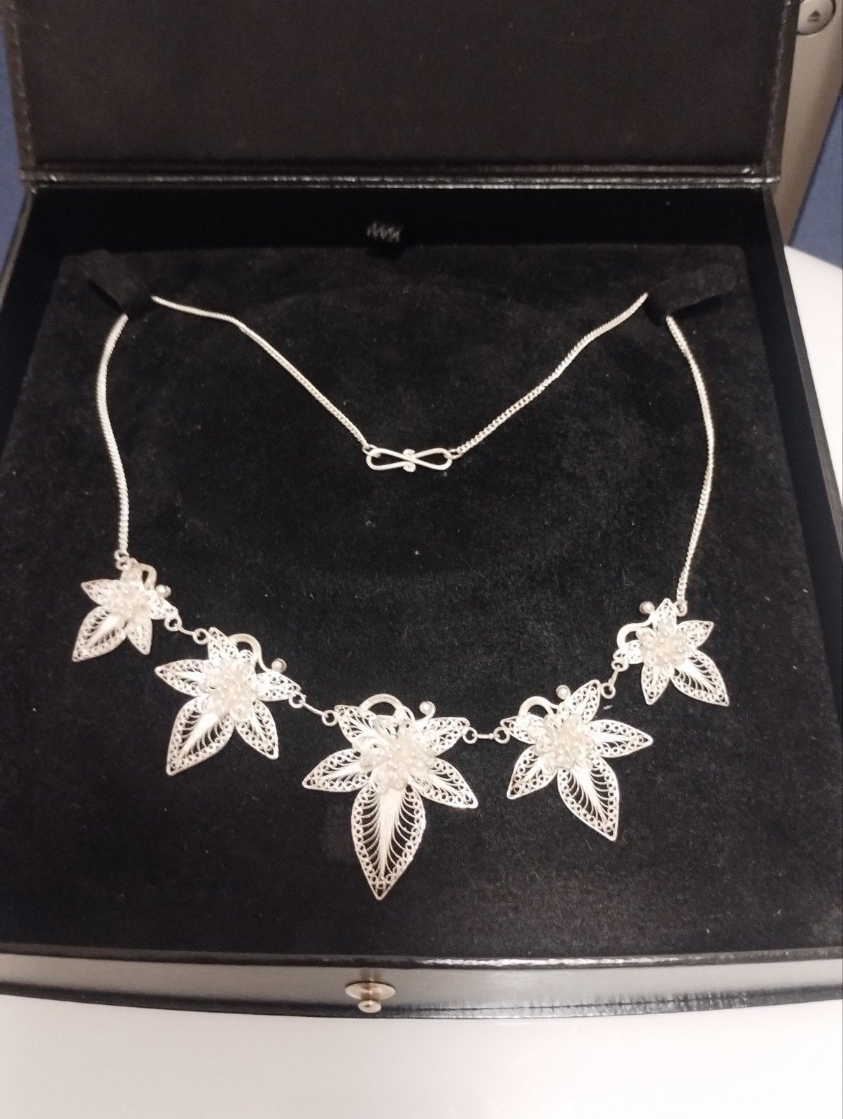 Zilveren handgemaakte filigrain vijf orchideeën ketting, Ophalen of Verzenden, Nieuw, Zilver, Zilver
