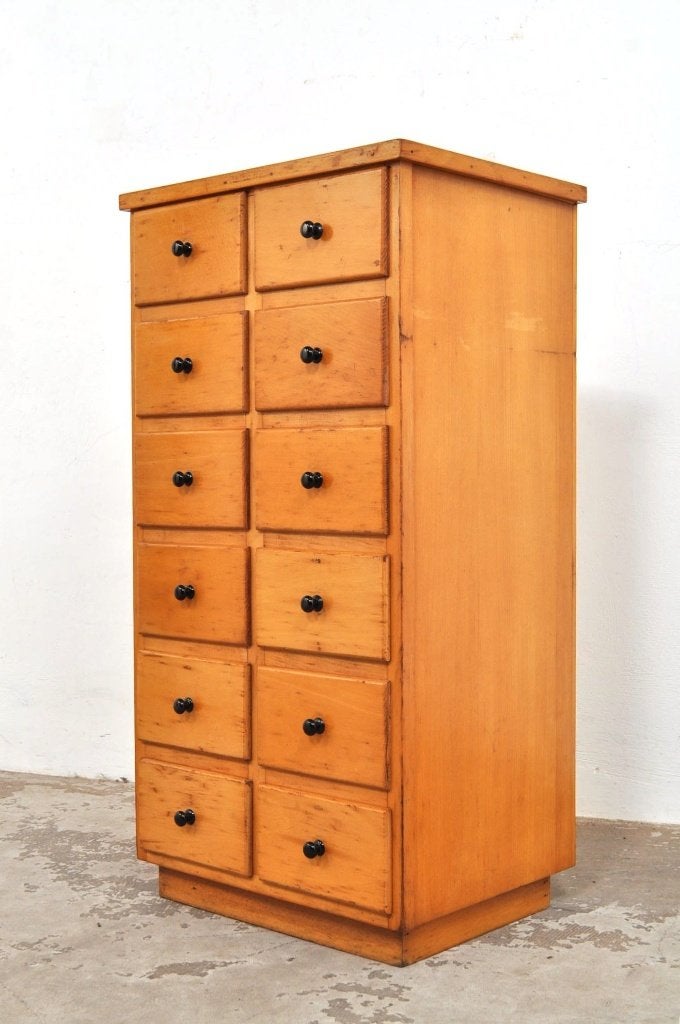 Vintage beukenhouten ladekast schoolkast kastje jaren 50