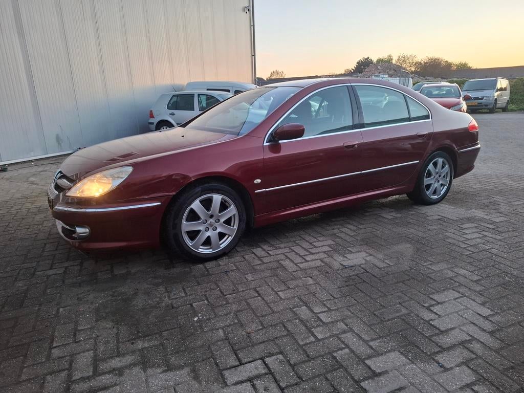 Peugeot 607 2.2 16V AUT 2005 Rood, Stof, 1800 kg, 2230 cc, 4 cilinders