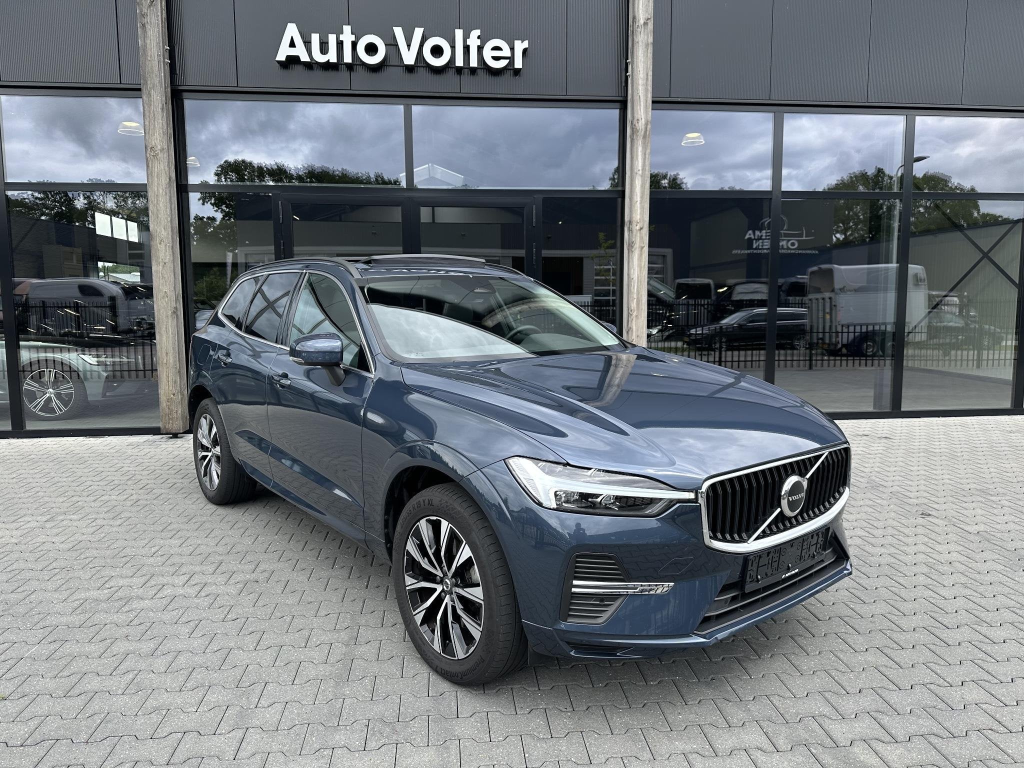 Volvo XC60 2.0 B4 Momentum Pano|ACC|leder|cam, Auto's, Stof, Euro 6, 4 cilinders, 1969 cc