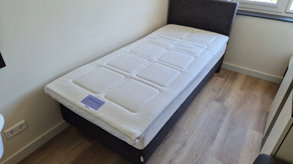 Zeer nette Karlsson topper 90x200cm (nauwelijks beslapen), Ophalen, 90 cm, Eenpersoons, Zo goed als nieuw