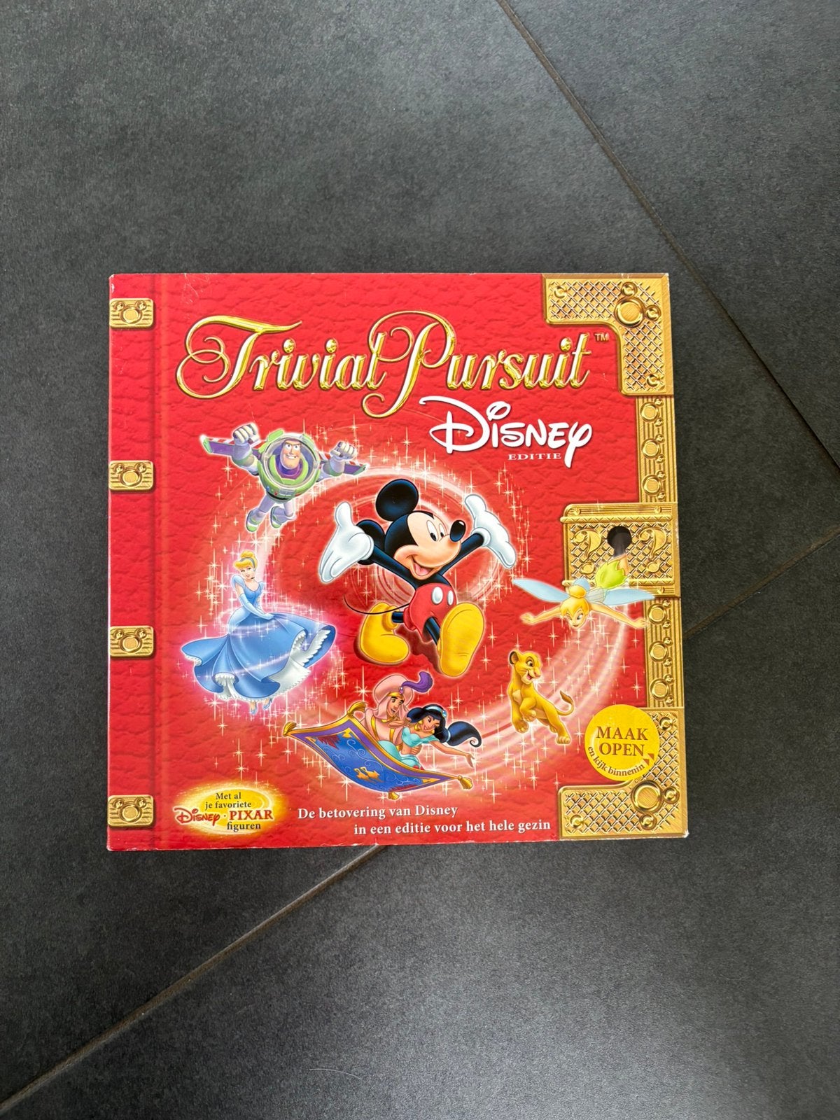 Trivial Pursuit Disney Editie, Hobby en Vrije tijd, Gezelschapsspellen | Bordspellen, Vijf spelers of meer, Ophalen of Verzenden