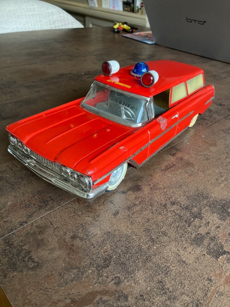 Grote blikken stationcar van Rico, Verzenden