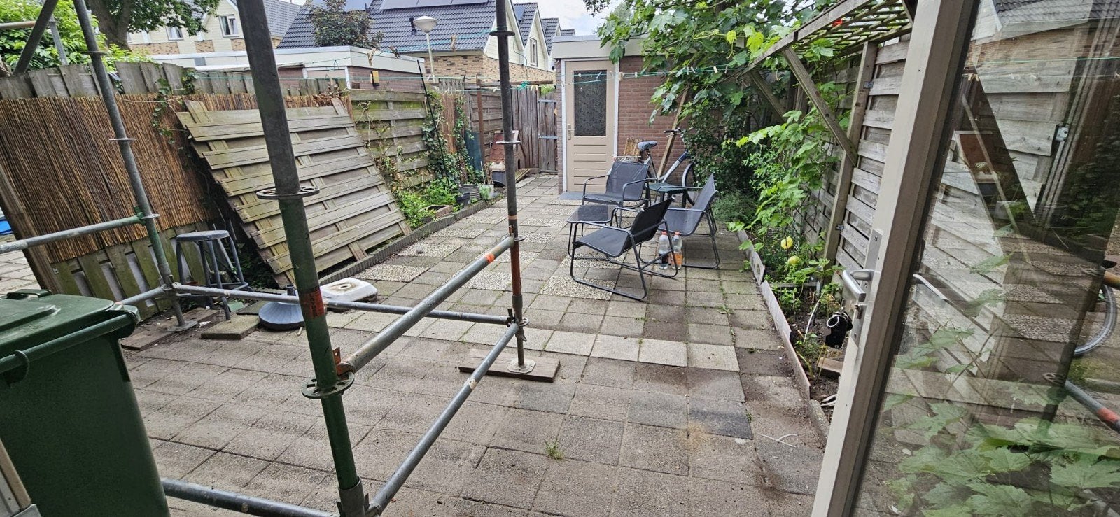 Gezocht: Tuin renovatie tuintegels eruit, nieuwe erin, Ophalen of Verzenden, Kunststof, Overige typen