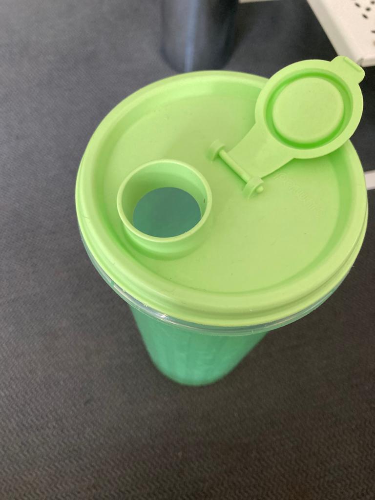 Tupperware bus met dop, Ophalen of Verzenden, Zo goed als nieuw, Groen, Beker of Kan
