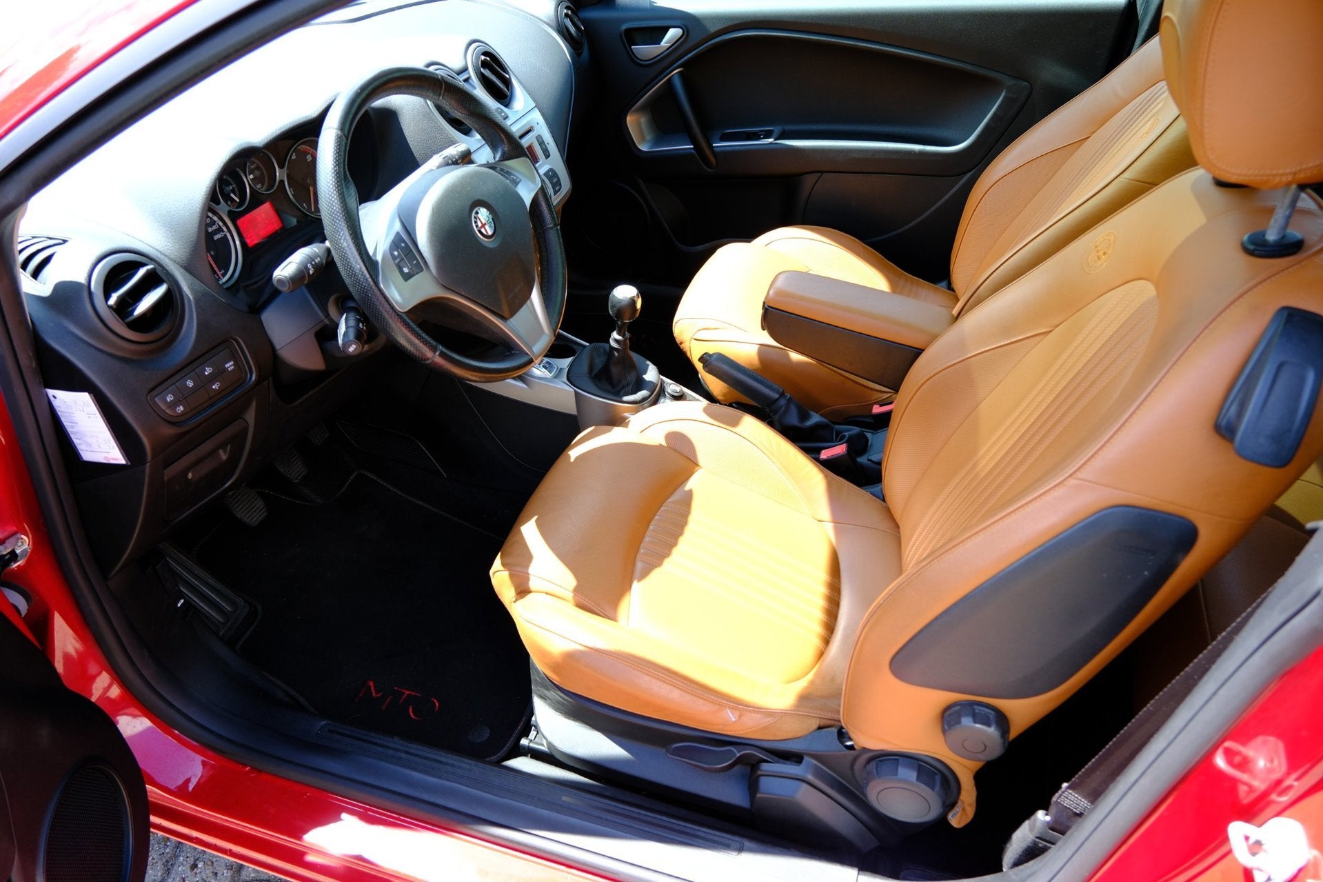 Foto 2 van Alfa Romeo MiTo 1.3 JTDm ECO Essential Pano|Leder|Clima|LMV