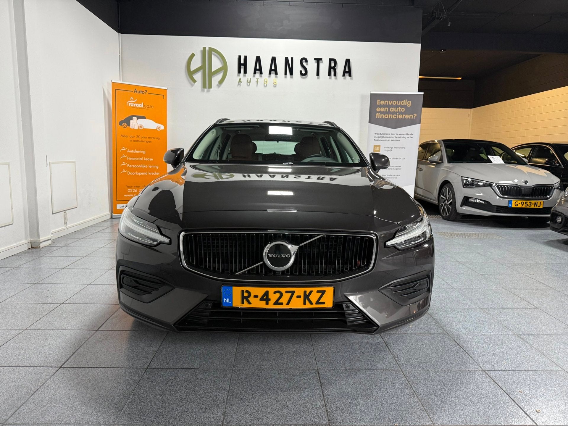 Volvo V60 2.0 B3 Essential 1e Eig, Navi-Camera, Leder Int, A, Dealer onderhouden, Euro 6, 4 cilinders, 1969 cc