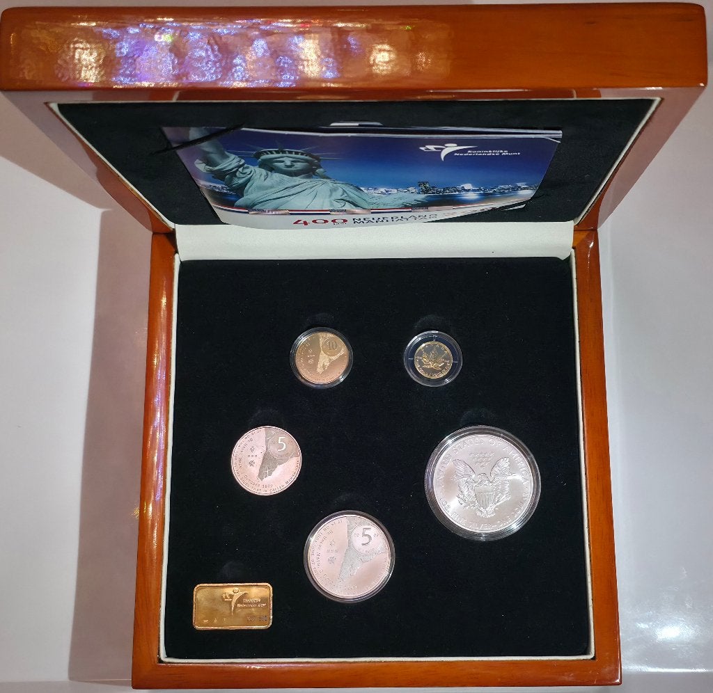 Prestigeset Nederland-Manhattan – Goud en Zilver, Postzegels en Munten, Vóór koninkrijk, Setje, Euro's, Ophalen of Verzenden