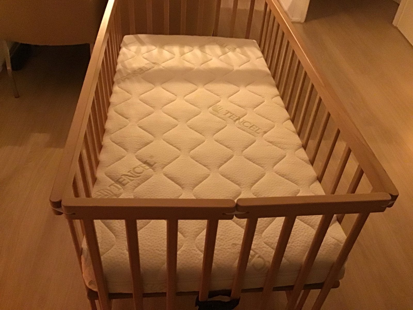 Baaloo Ledikant Sam Inklapbaar 60x102 Naturel met matras, Kinderen en Baby's, Ophalen of Verzenden, Zo goed als nieuw, Ledikant