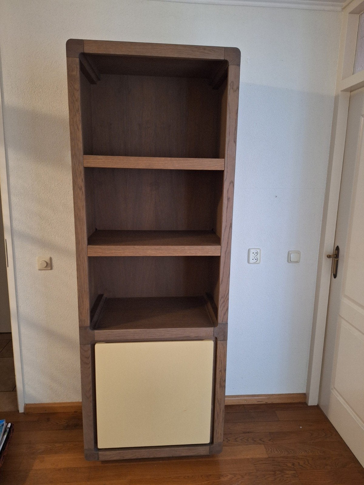 Boekenkast met opbergruimte - Neede, Ophalen