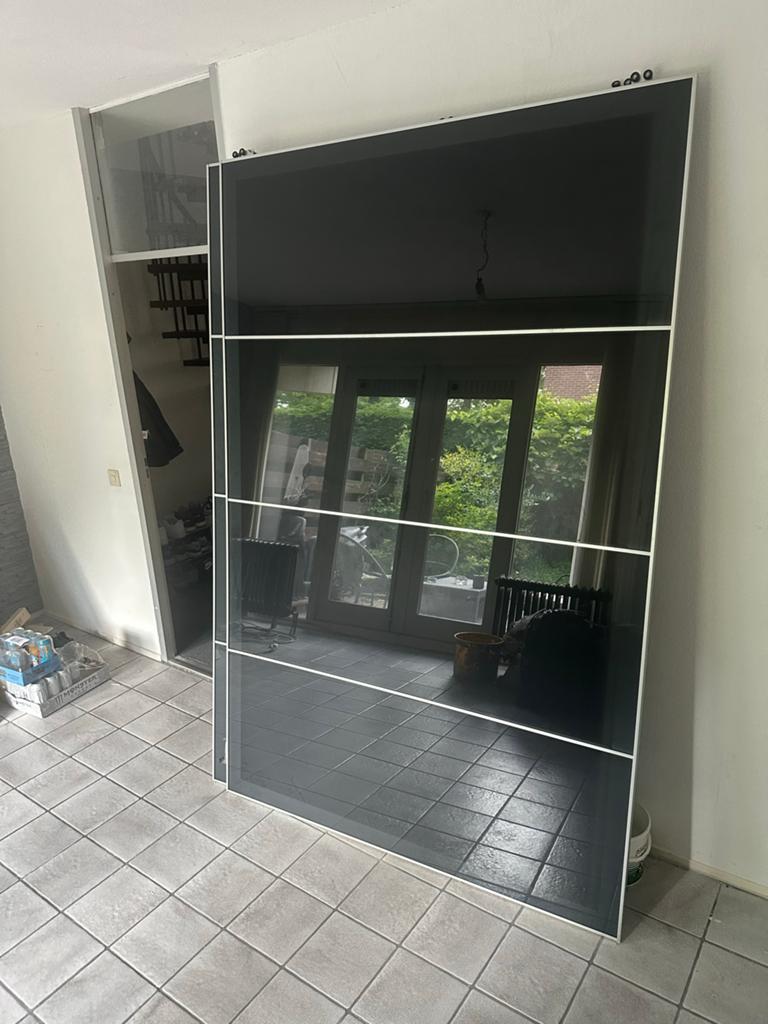 Schuifdeur (zwart hoogglans), Doe-het-zelf en Verbouw, Deuren en Horren, Ophalen, Binnendeur, Zo goed als nieuw, Schuifdeur
