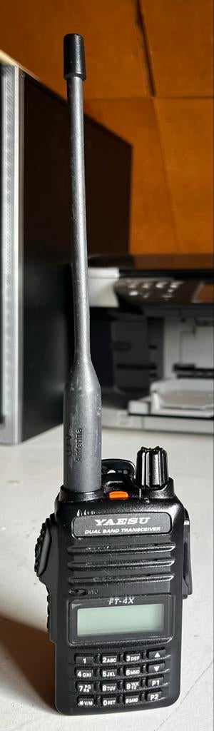 Yaesu FT-4XE Dual Band Transceiver Portofoon, Ophalen of Verzenden, Zo goed als nieuw, Portofoon of Walkie-talkie, Met broekklem