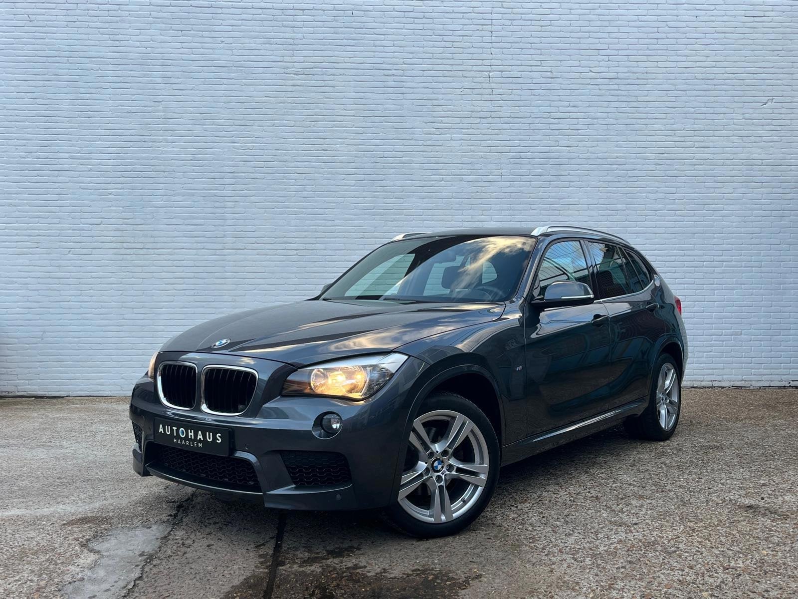 BMW X1 XDrive20i Business M-Sport, Auto's, Gebruikt, 4 cilinders, 2000 kg, Leder en Stof