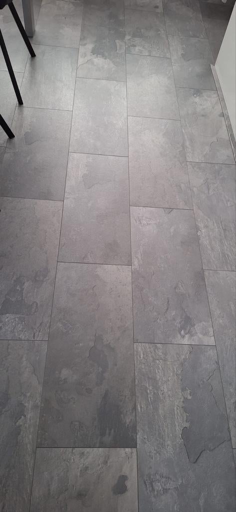 Grijze laminaatvloer met plinten, ca. 45m2, Ophalen, Zo goed als nieuw, 10 m² of meer, Hout