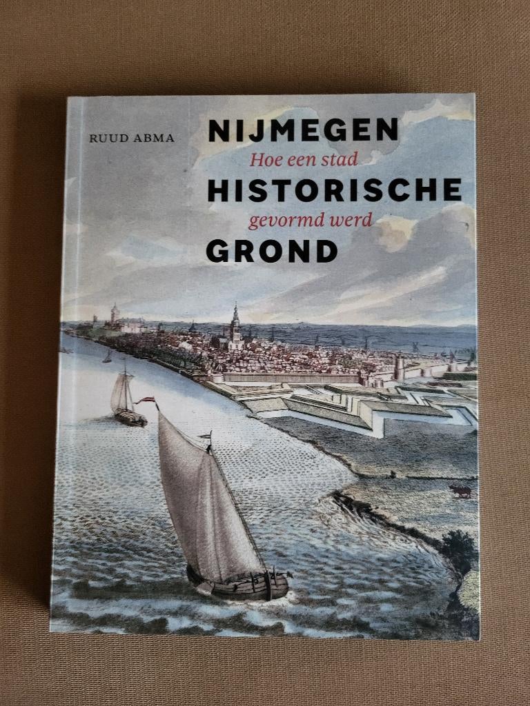 Nijmegen, historische grond, hoe een stad gevormd werd., Ophalen of Verzenden, Zo goed als nieuw, Ruud Abma