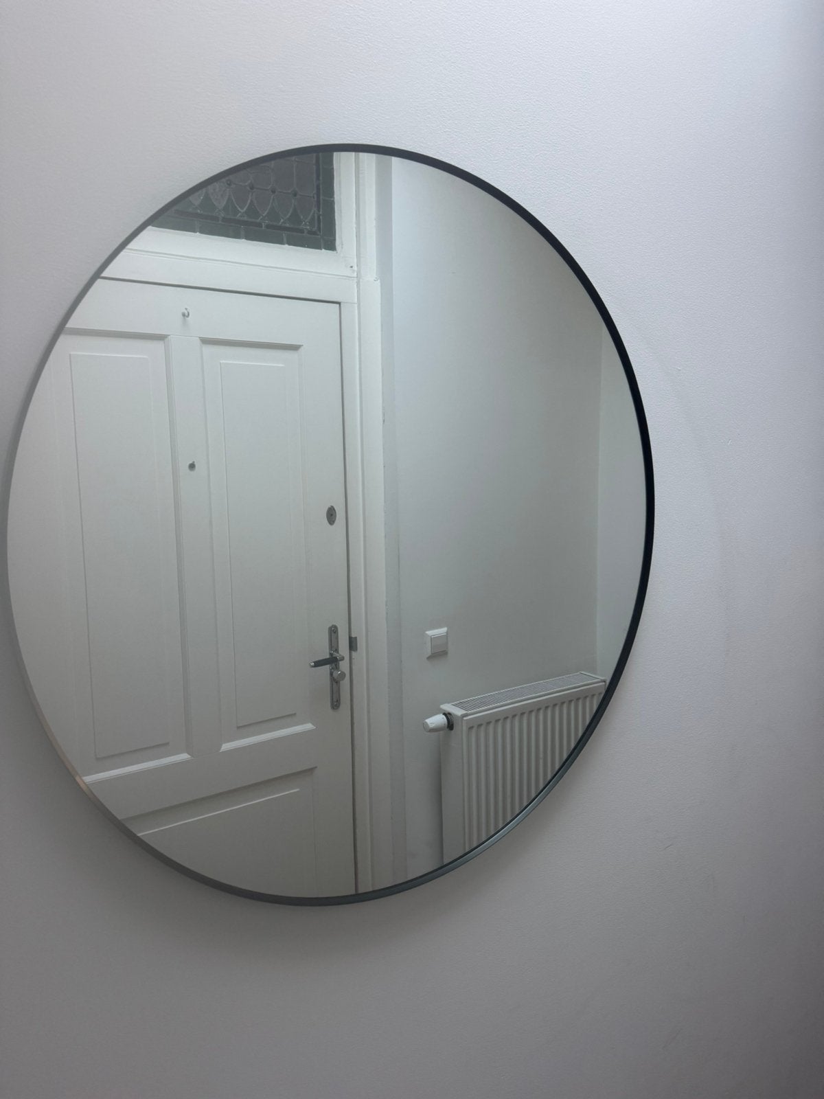 Ronde spiegel met stalen zwarte rand, 80 cm, Huis en Inrichting, Ophalen, Rond, Zo goed als nieuw, 75 tot 100 cm