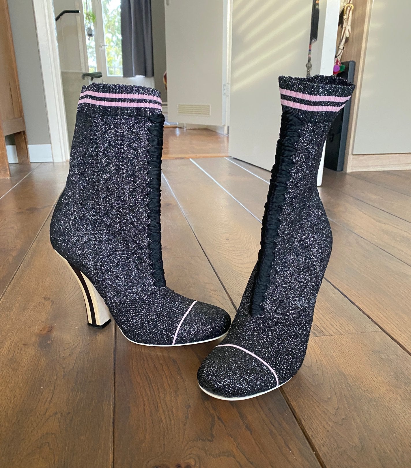 Fendi Rockoko cloth sock boots EU41-IT40, Kleding | Dames, Zwart, Lage of Enkellaarzen, Ophalen of Verzenden, Zo goed als nieuw