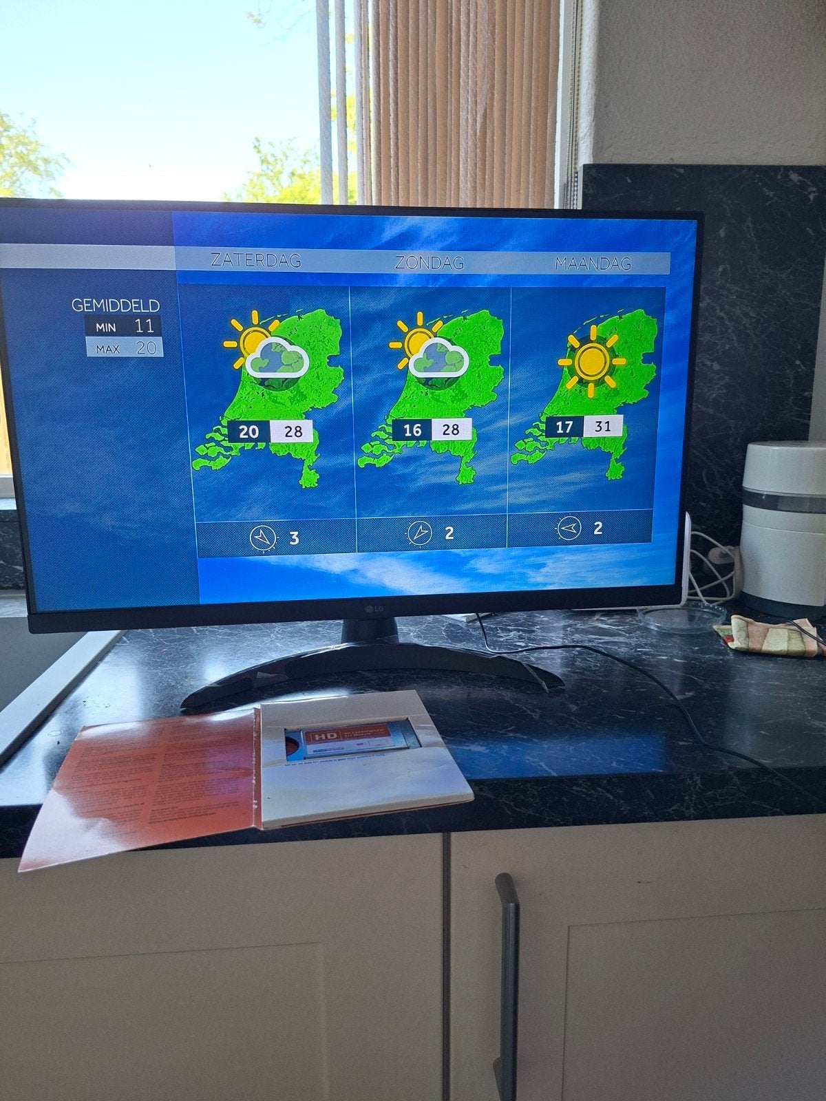 LG 27 inch  smart TV- Full HD, LED, 50 Hz, Ophalen of Verzenden, Zo goed als nieuw