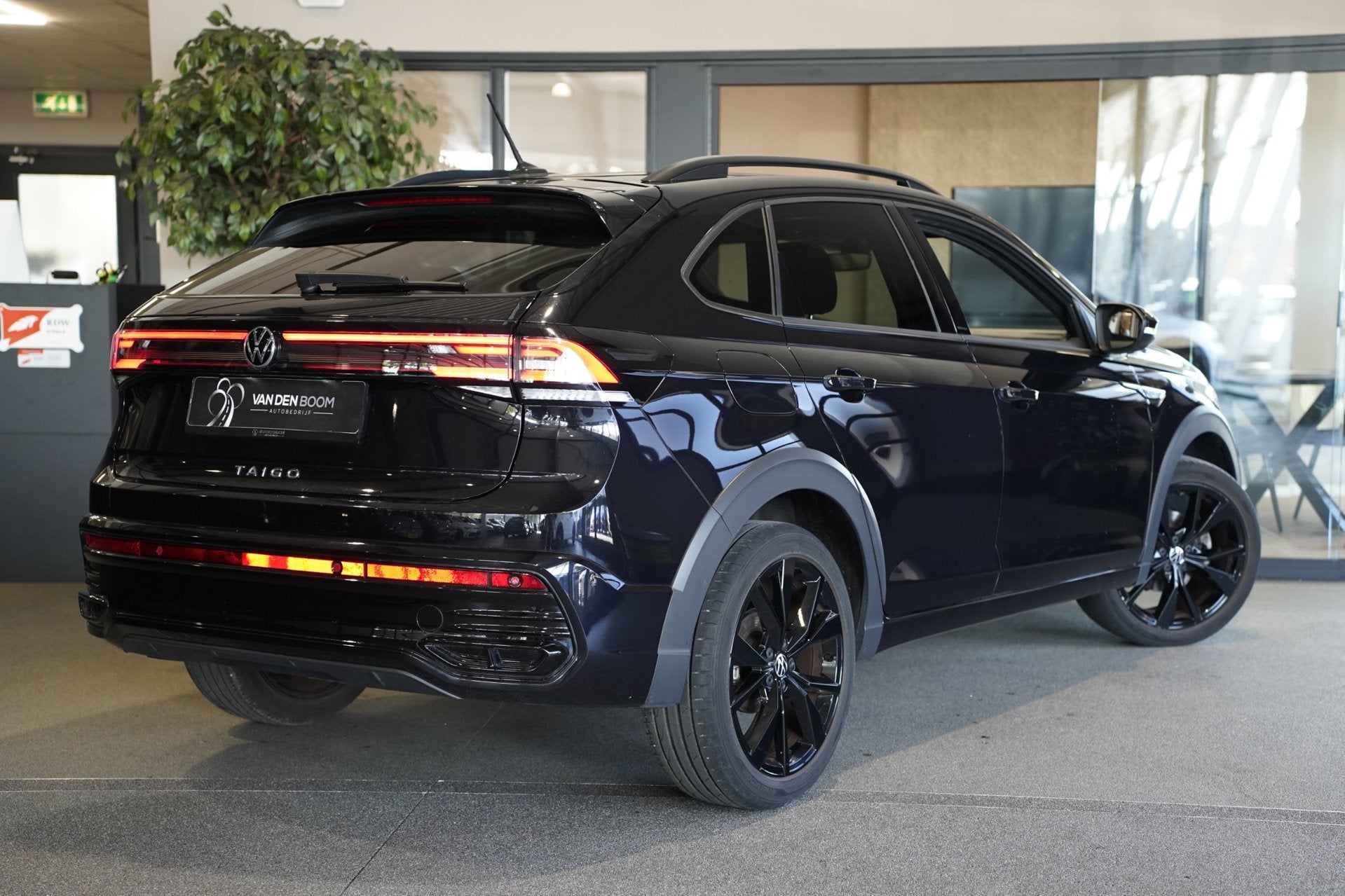 Volkswagen Taigo 1.0 TSI 2x R-Line DSG Black Style IQ Matrix, Gebruikt, Geheel digitaal combi-instrument, Zwart, Origineel Nederlands