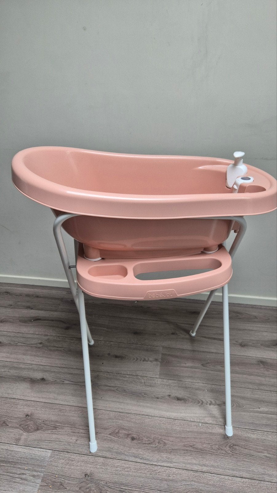 Bébé-jou babybadje met standaard en accessoires, Ophalen, Gebruikt, Badje, Bébé-jou