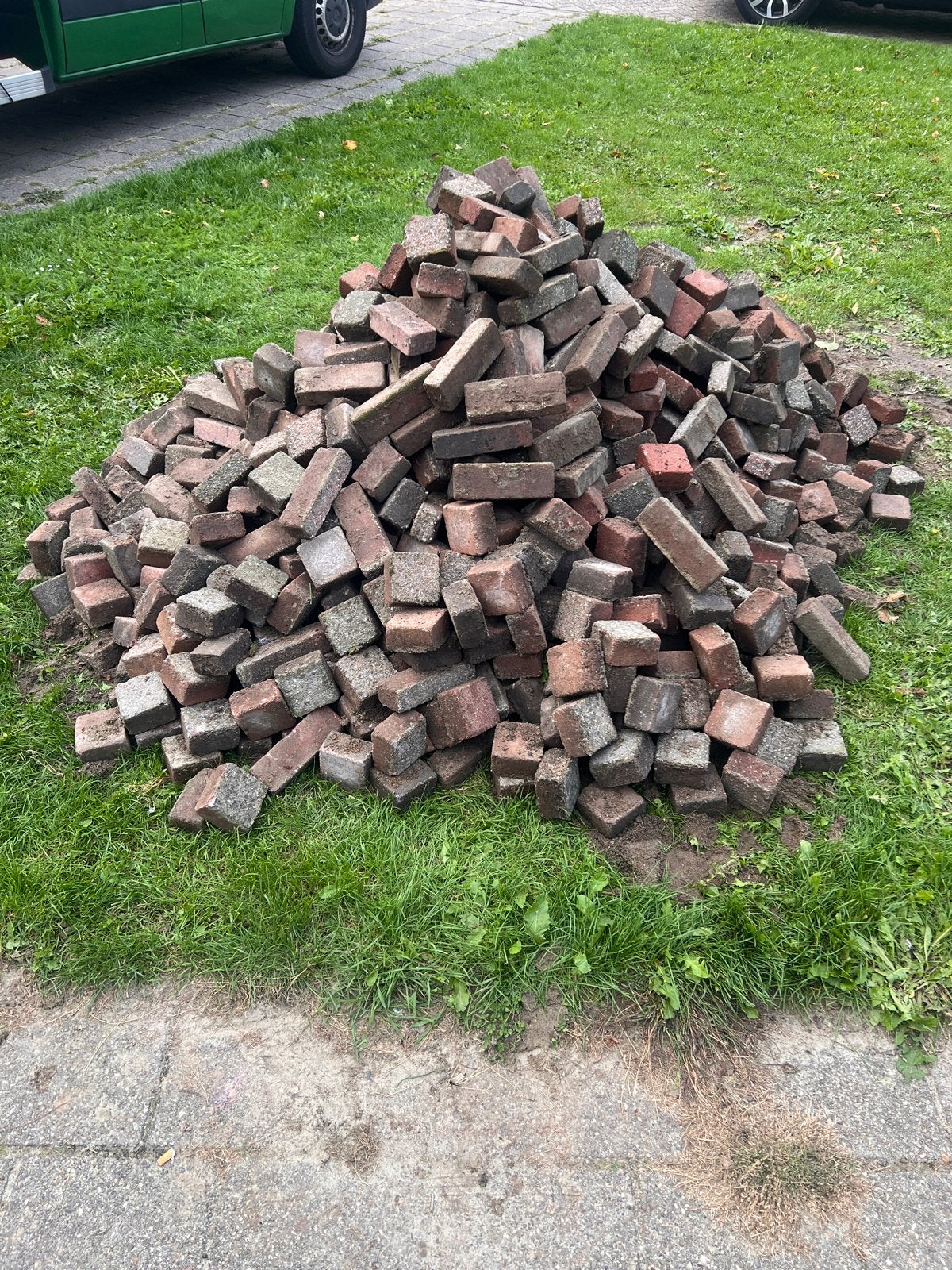 Gratis stenen - Zelf ophalen - moet weg, Gebruikt, Klinkers, Ophalen of Verzenden, 10 m² of meer