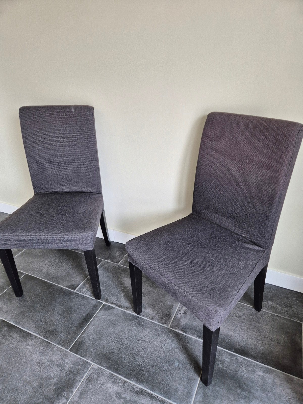 Vier comfortabele eetkamerstoelen - Grijs, Ophalen, Gebruikt, Twee, Stof
