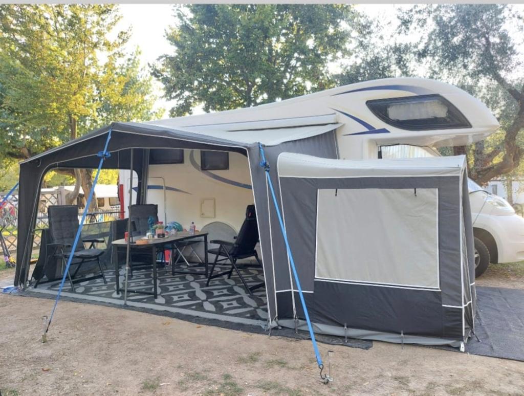 Grote voortent met uitbouw Isabella Magnum 400 Etna Carbon, Ophalen, Gebruikt, Polyester, Isabella