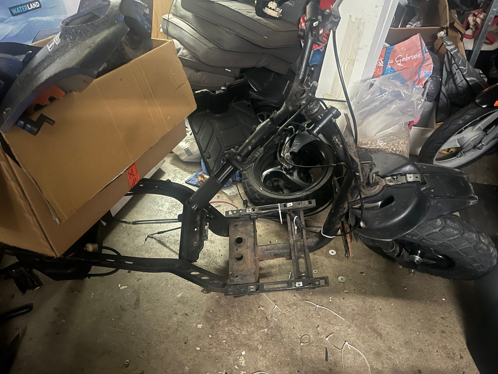 Piaggio typhoon met extra onderdelen tekoop, Motoren, Ophalen