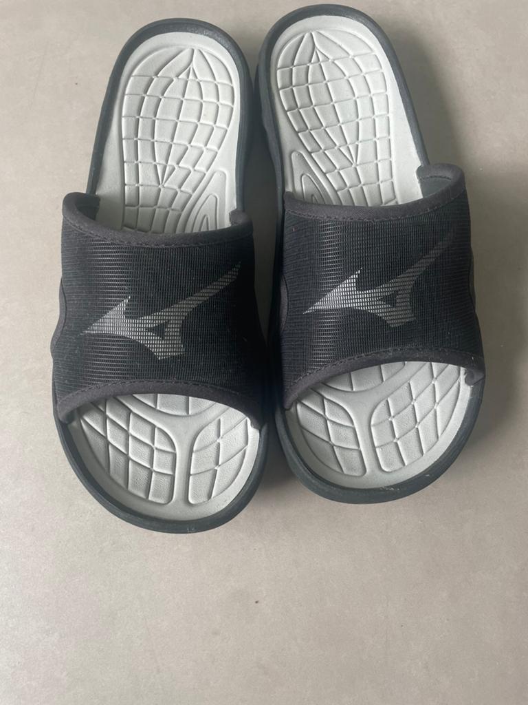 Mizuno bad slippers, Ophalen of Verzenden, Overige maten, Zwart