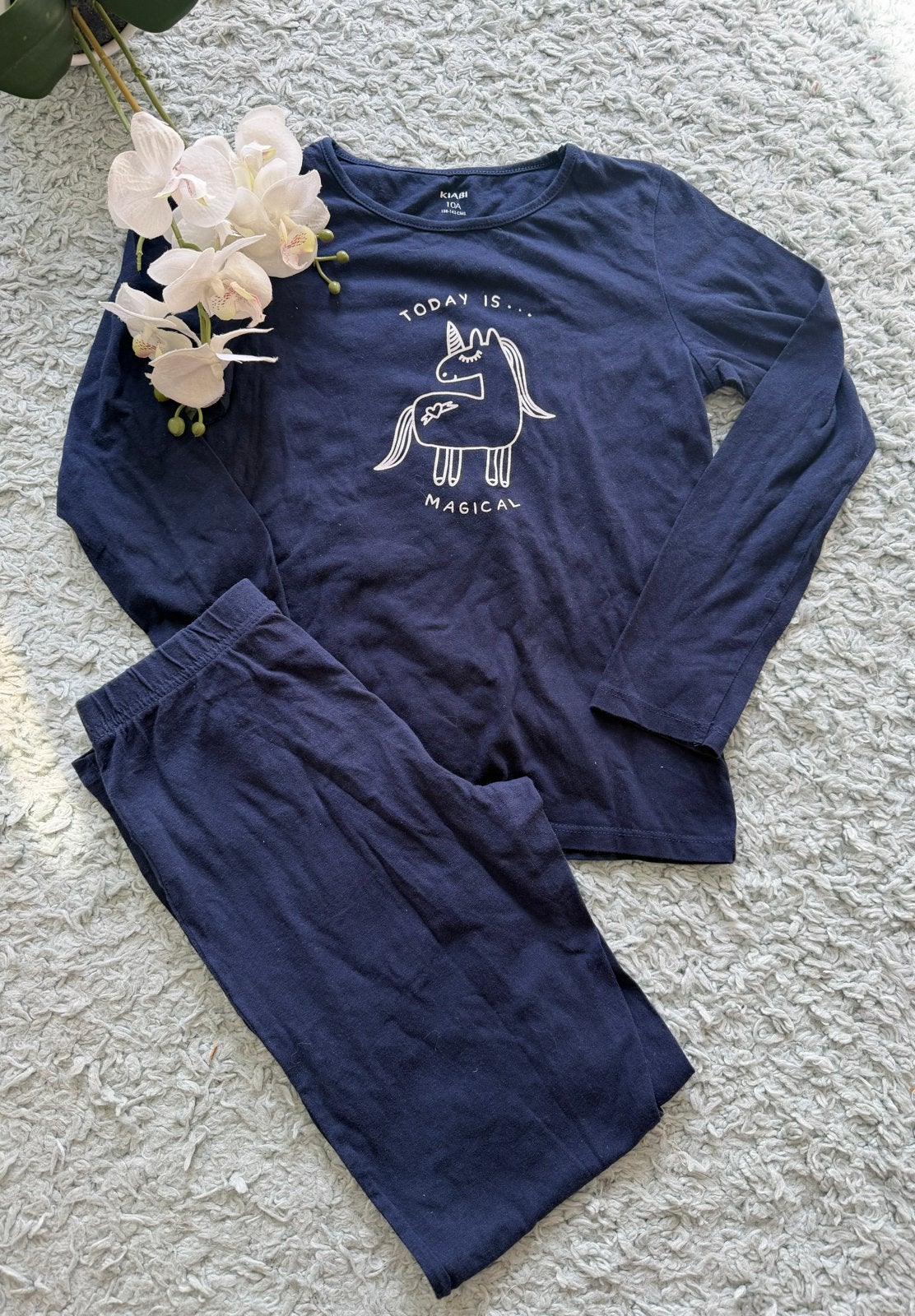 Leuke blauwe 2-delige pyjama met eenhoorn van Kiabi maat 140, Ophalen of Verzenden, Gebruikt, Meisje, Nacht- of Onderkleding